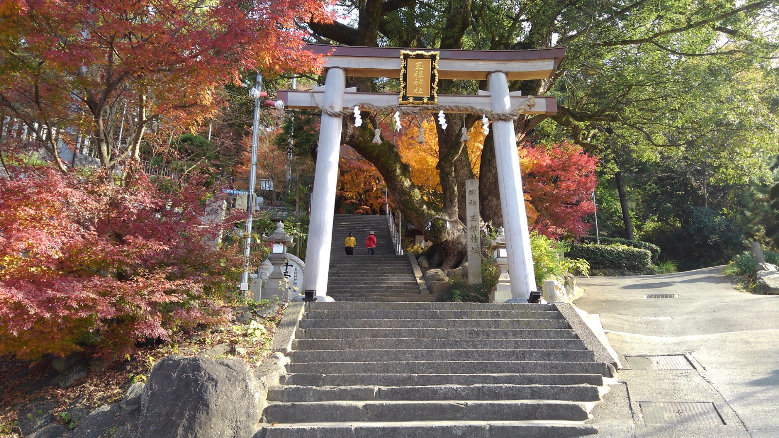 ①玉祖神社（高安大明神）